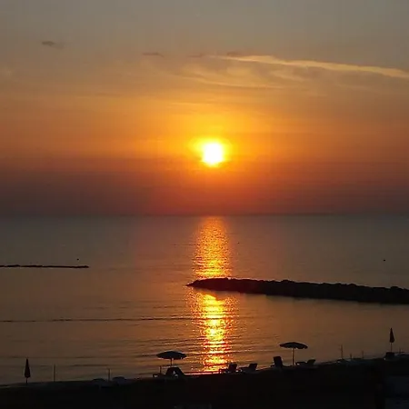 ليبي بيتش فندق 3*