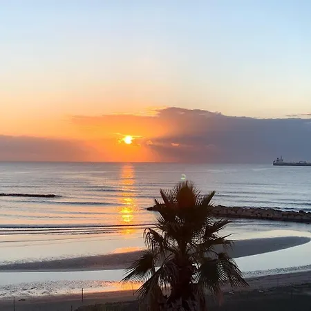 Lebay מלון לרנקה